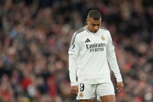 记者：别说和C罗本泽马相比，姆巴佩甚至都没能替代维尼修斯